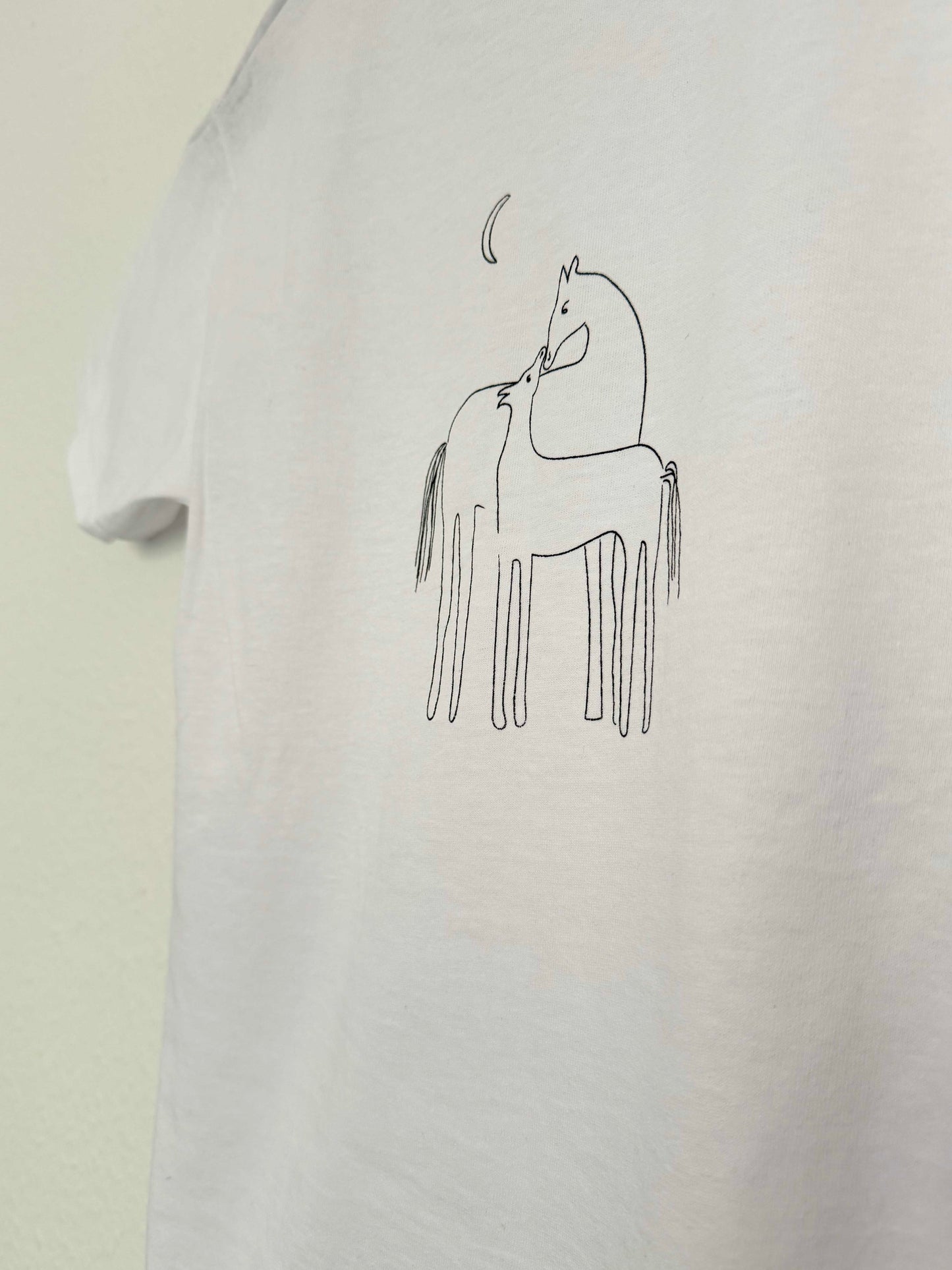 Hvid tee - hest med føl - voksen
