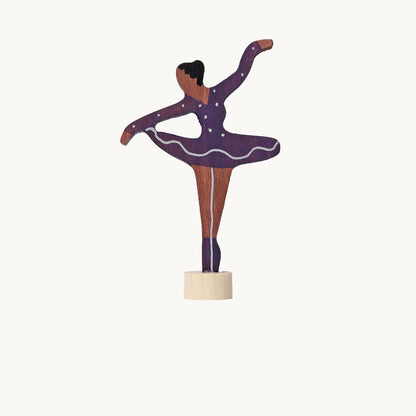 Grimm’s dekorativ lilla ballerina træfigur – dekorativ figur til celebrationring